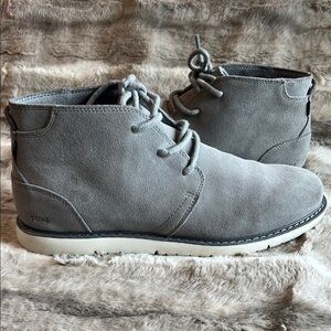 TOMS Men's Gray Suede Chukka Boots Navi